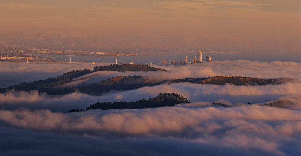 Mt. Tamp Fog by Li Ya Huang 黃立亞